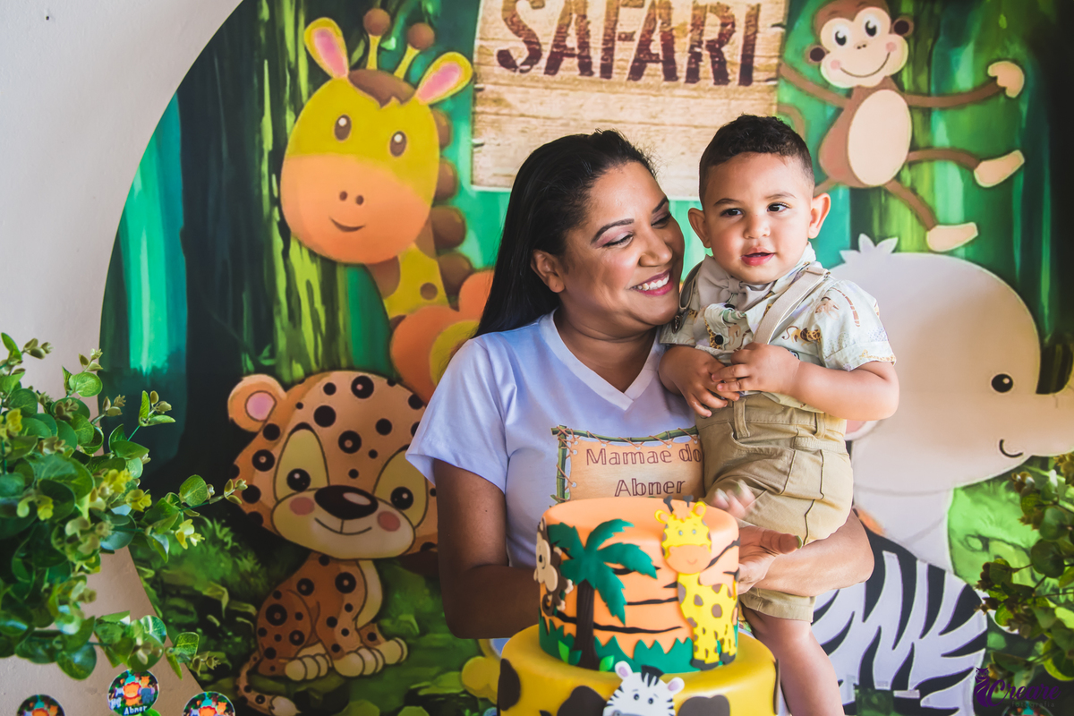 fotografia de aniversário infantil, festa infantil em campinas, decoração safari. Aniversário infantil 1 ano. Fotografo de família.