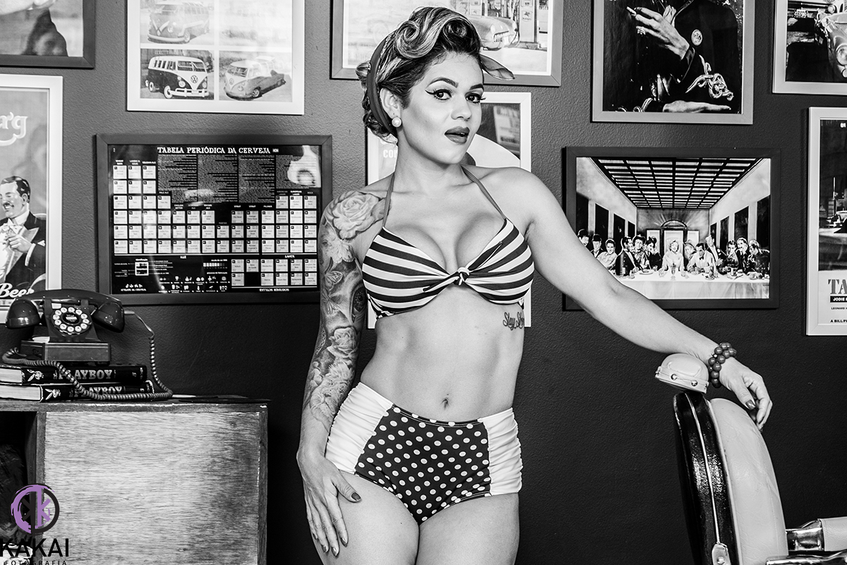 Ensaio Sensual Tem&aacute;tico - Pin up Keity por Kakai Fotografia / Revista Voc&ecirc; em Barbearia Fio Maravilha