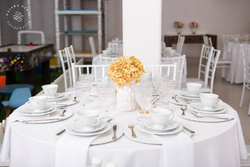 Adicional de mesa posta + toalhas.