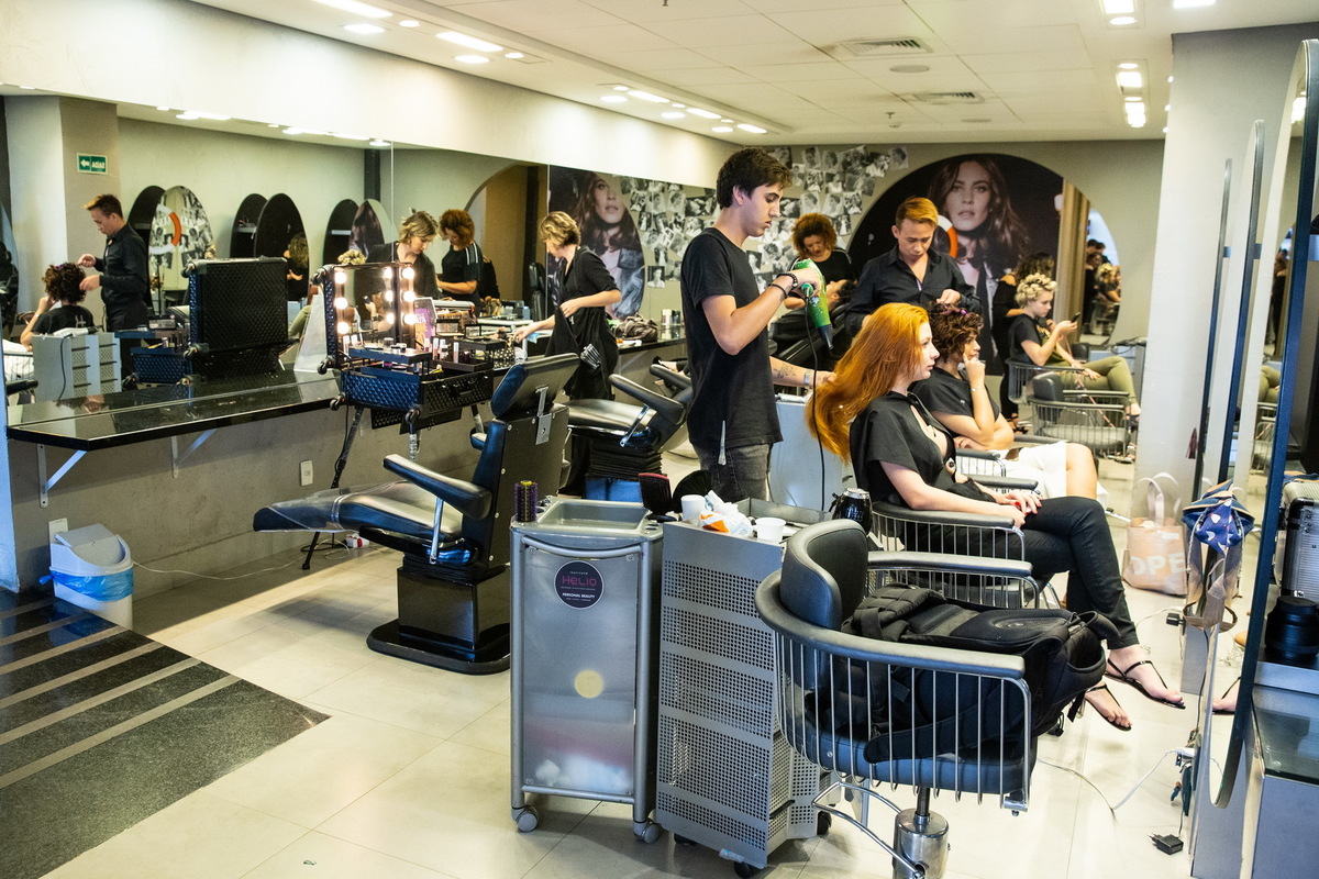 Editorial Cabelo e Maquiagem por Hélio Diff www.marcelogomesfotografia.com @marcelogomesfotografia noiva beleza voucasar casamento #makeup #casamento #noiva wedding @wedding wedding fotografodecasamento #fotografodecasamento