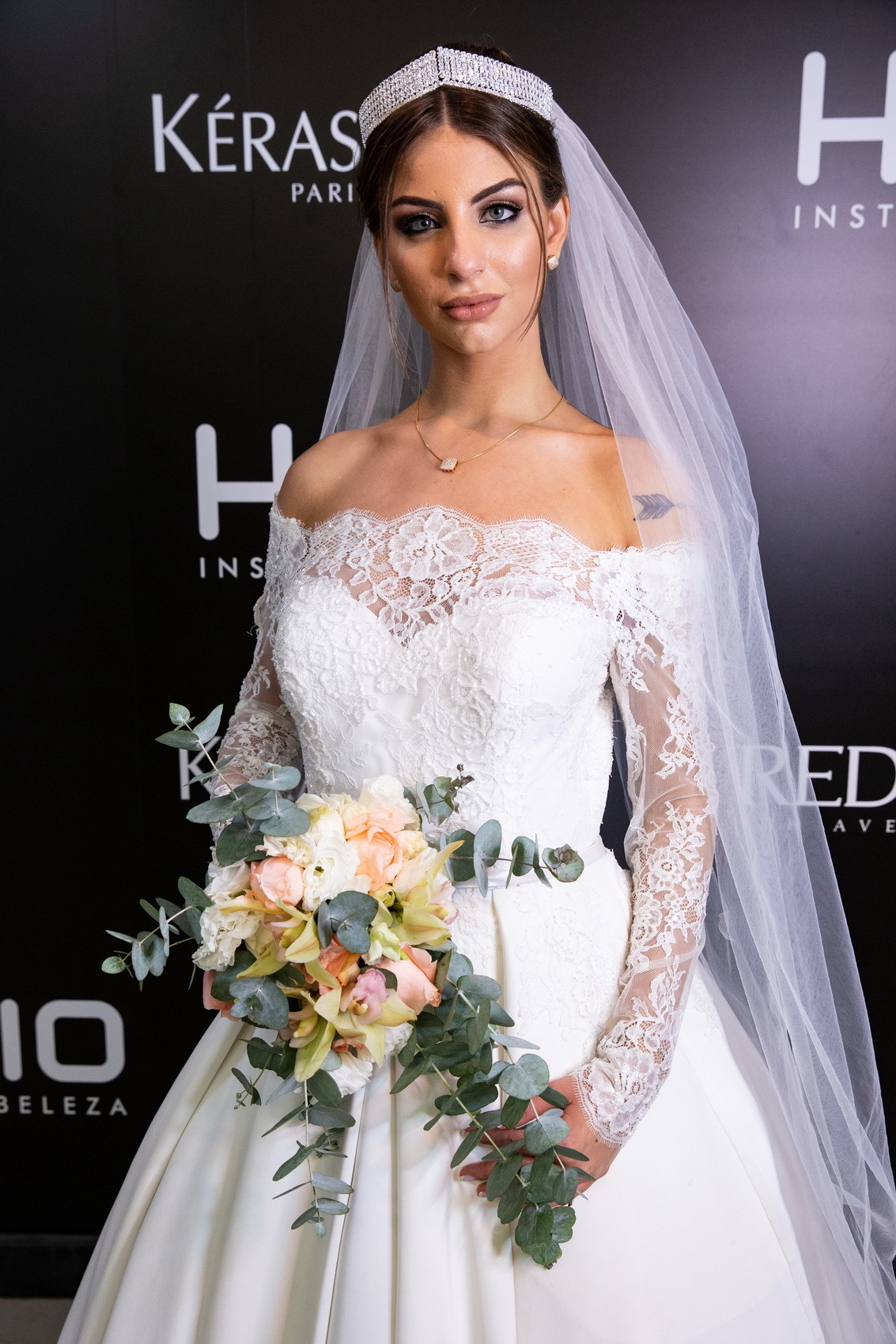 Editorial Cabelo e Maquiagem por Hélio Diff www.marcelogomesfotografia.com @marcelogomesfotografia noiva beleza voucasar casamento #makeup #casamento #noiva wedding @wedding wedding fotografodecasamento #fotografodecasamento bride #bride  @biaguiar98 