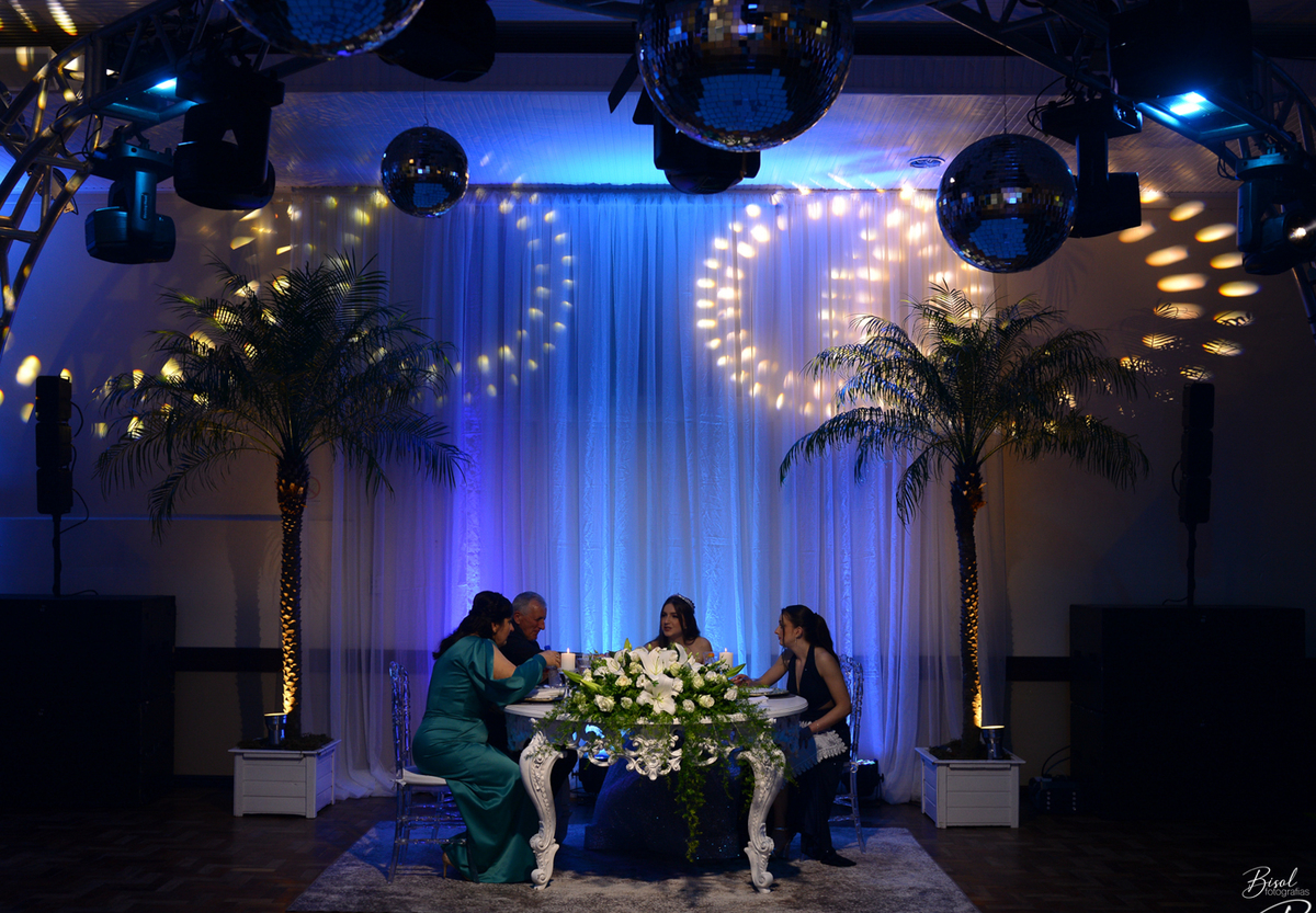 15 Anos de IsLuz e Som para Festas de 15 Anosabele Vergani