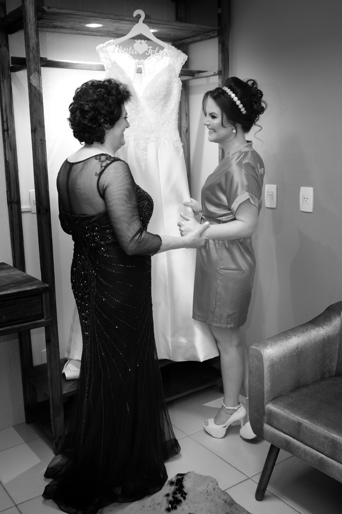 Mãe e Vania na troca de vestido