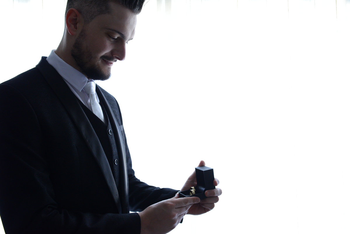 Felipe se preparando para o casamento