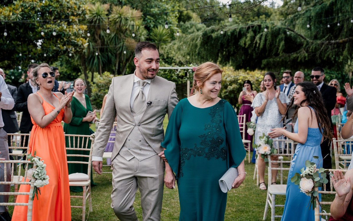 entrada do noivo com a mãe cerimónia civil