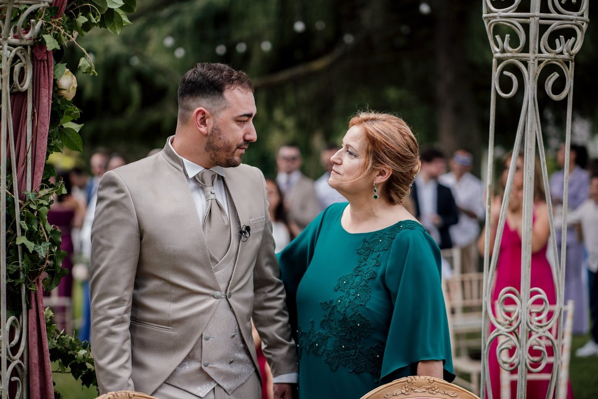 entrada do noivo com a mãe cerimónia civil