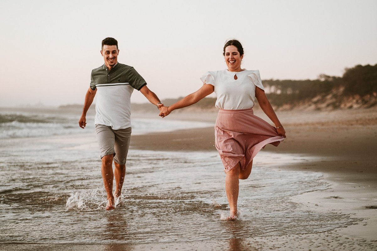 sessão de solteiros Vanessa e do Tiago na praia da torreira ao pôr-do-sol