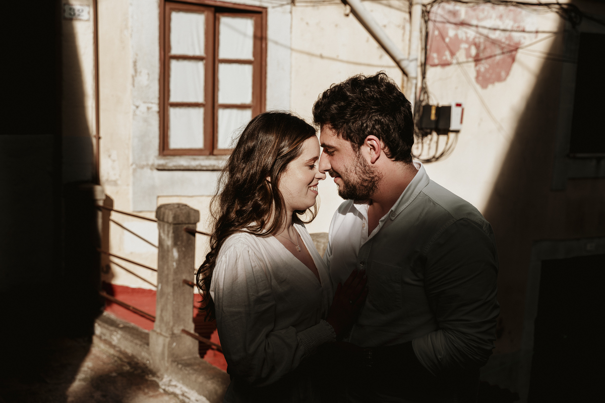 Sessão de solteiros da Sílvia e do Bernardo nas escadarias das ruas  do Porto nas Fontaínhas