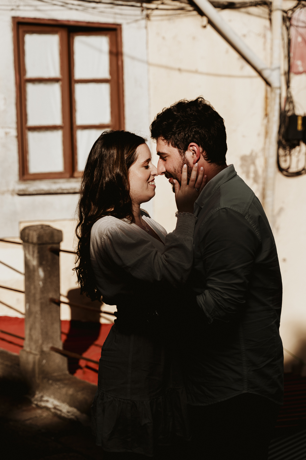 Sessão de solteiros da Sílvia e do Bernardo nas escadarias das ruas  do Porto nas Fontaínhas