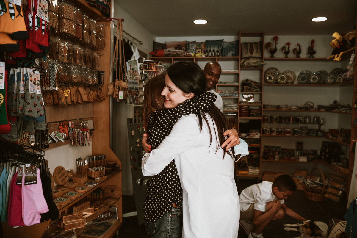 Sessão de solteiros com a Vera e o Rodrigo nas ruas da Ribeira do Porto. 