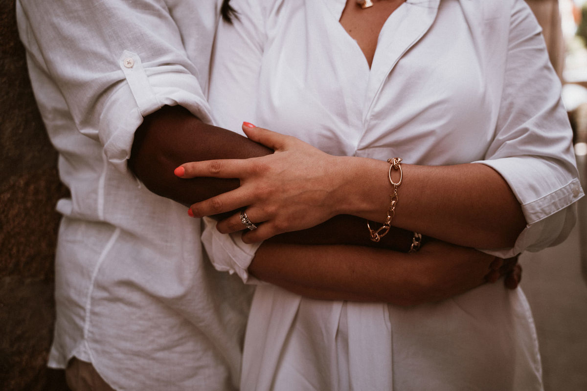 Sessão de solteiros com a Vera e o Rodrigo nas ruas da Ribeira do Porto. 