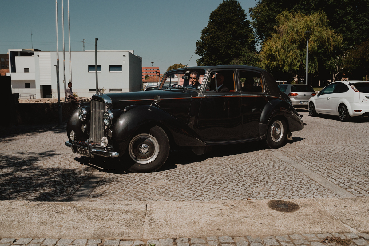 casamento Vera & Rodrigo, igreja de canelas, destination wedding, pormenor troca de alianças.