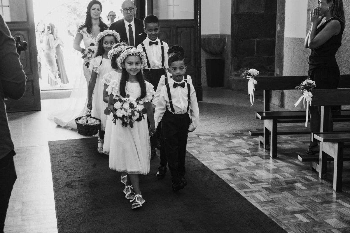 casamento Vera & Rodrigo, igreja de canelas, destination wedding, pormenor troca de alianças.