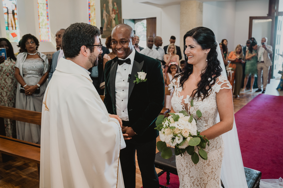 casamento Vera & Rodrigo, igreja de canelas, destination wedding, pormenor troca de alianças.