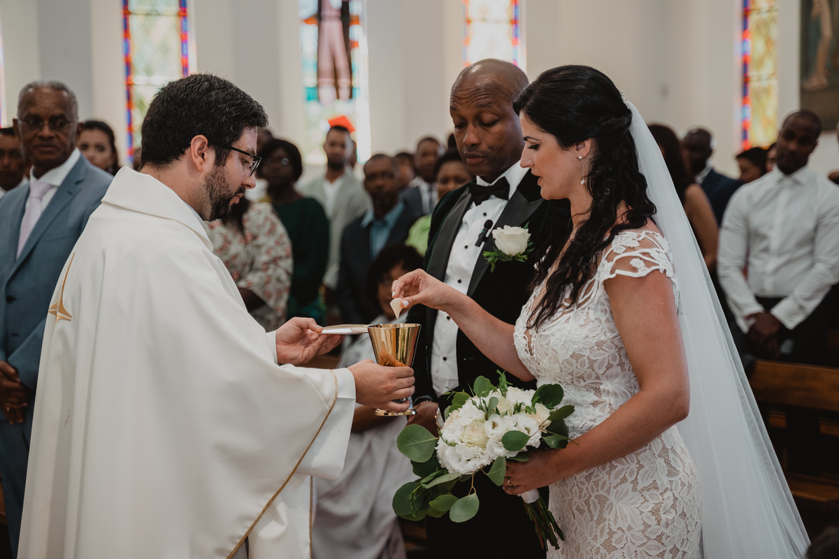 casamento Vera & Rodrigo, igreja de canelas, destination wedding, pormenor troca de alianças.