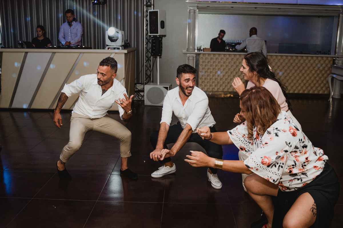 wedding, casamento gondomar, casamento vera & Rodrigo, Quinta D. José, entrada dos noivos, mulher a dançar em casamento. 