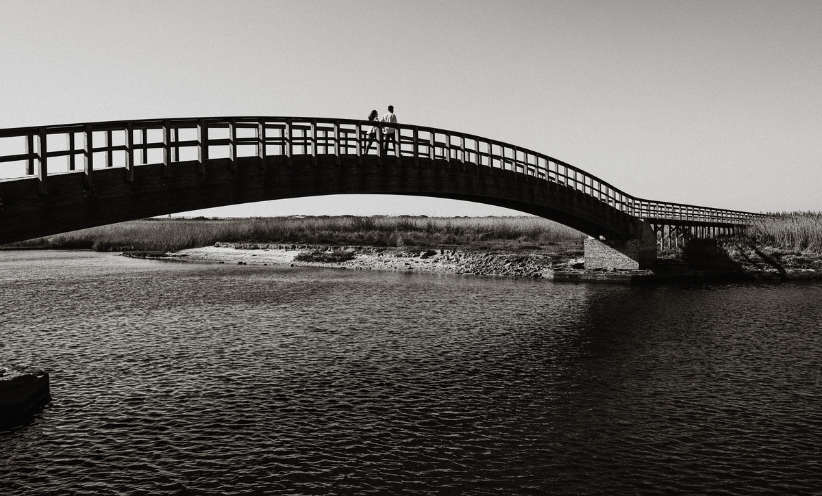 Diana e Christophe, esmoriz, foto casal pôr-so-sol cortegaça, foto casal pôr-so-sol maceda, engagement maceda, sessão engagement na praia, sessão engagement no mato, casal em ponte d emadeira esmoriz, sessão solteiros passadiços, DS STORYTELLERS