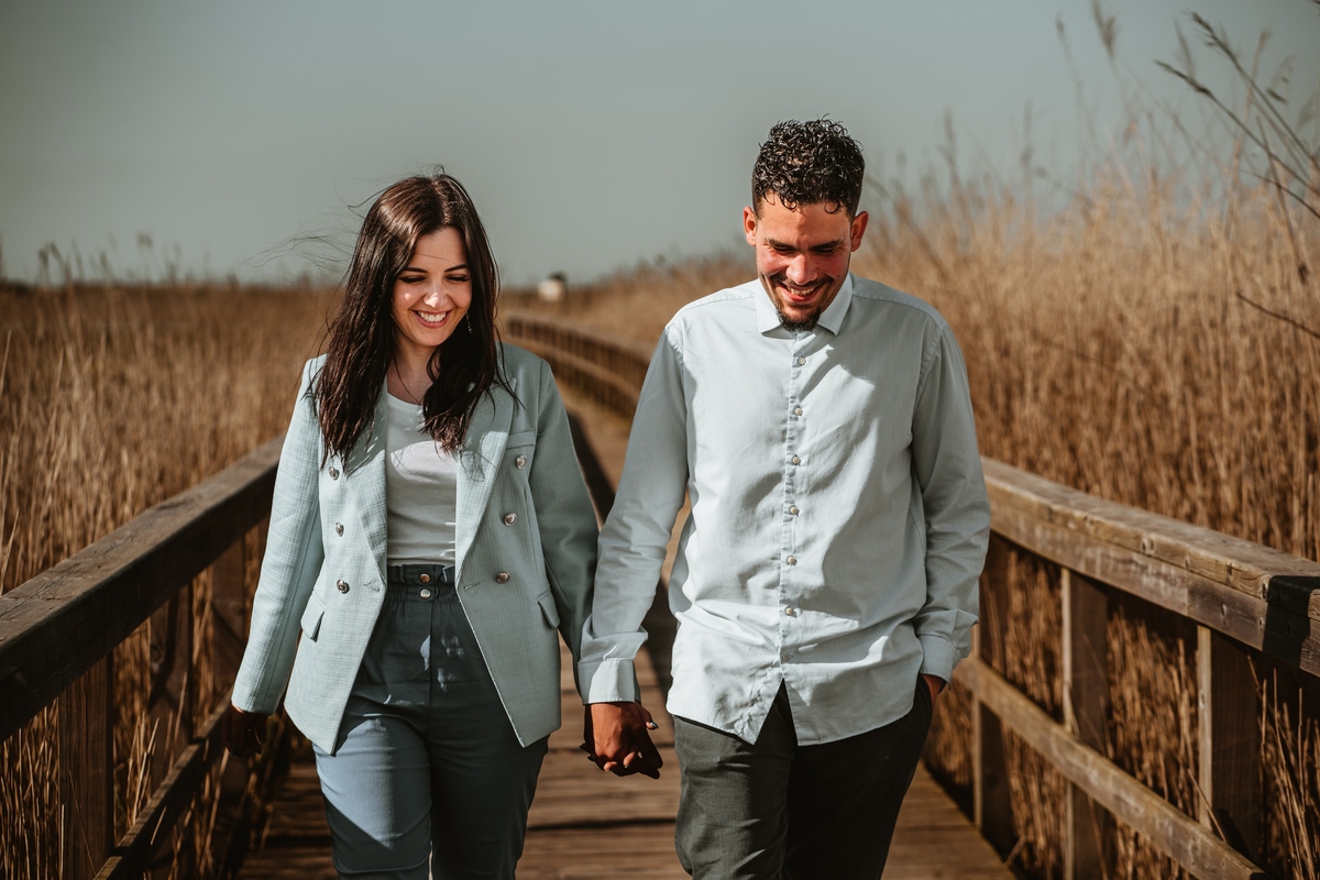Diana e Christophe, esmoriz, foto casal pôr-so-sol cortegaça, foto casal pôr-so-sol maceda, engagement maceda, sessão engagement na praia, sessão engagement no mato, casal em ponte d emadeira esmoriz, sessão solteiros passadiços, DS STORYTELLERS