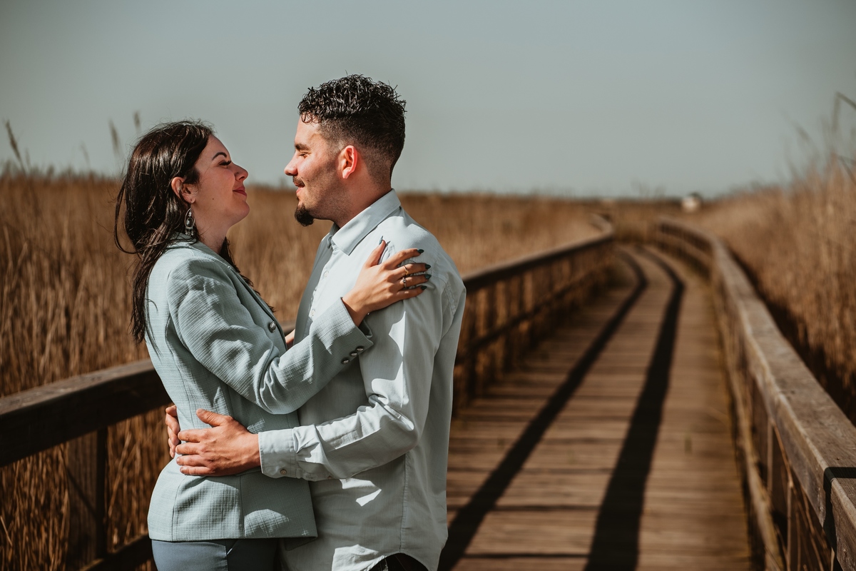 Diana e Christophe, esmoriz, foto casal pôr-so-sol cortegaça, foto casal pôr-so-sol maceda, engagement maceda, sessão engagement na praia, sessão engagement no mato, casal em ponte d emadeira esmoriz, sessão solteiros passadiços, DS STORYTELLERS