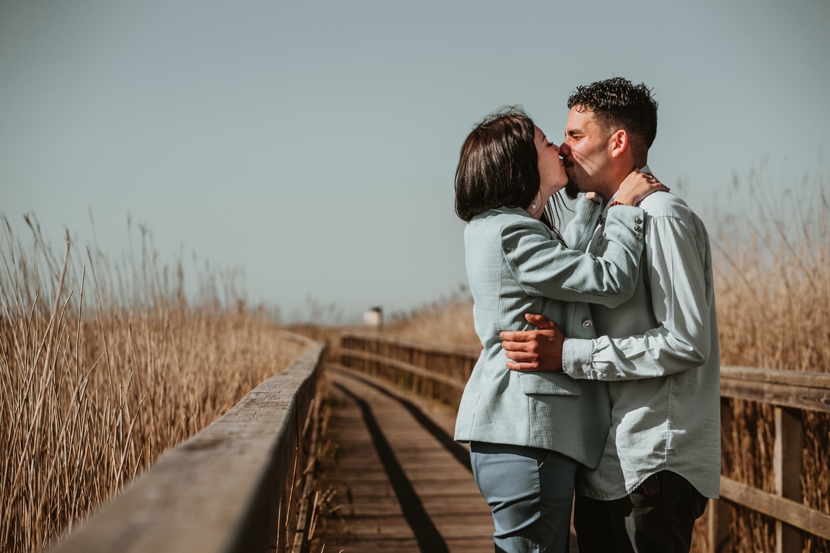 Diana e Christophe, esmoriz, foto casal pôr-so-sol cortegaça, foto casal pôr-so-sol maceda, engagement maceda, sessão engagement na praia, sessão engagement no mato, casal em ponte d emadeira esmoriz, sessão solteiros passadiços, DS STORYTELLERS