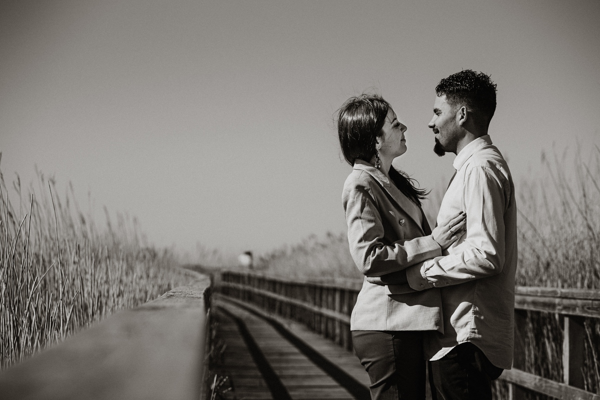 Diana e Christophe, esmoriz, foto casal pôr-so-sol cortegaça, foto casal pôr-so-sol maceda, engagement maceda, sessão engagement na praia, sessão engagement no mato, casal em ponte d emadeira esmoriz, sessão solteiros passadiços, DS STORYTELLERS