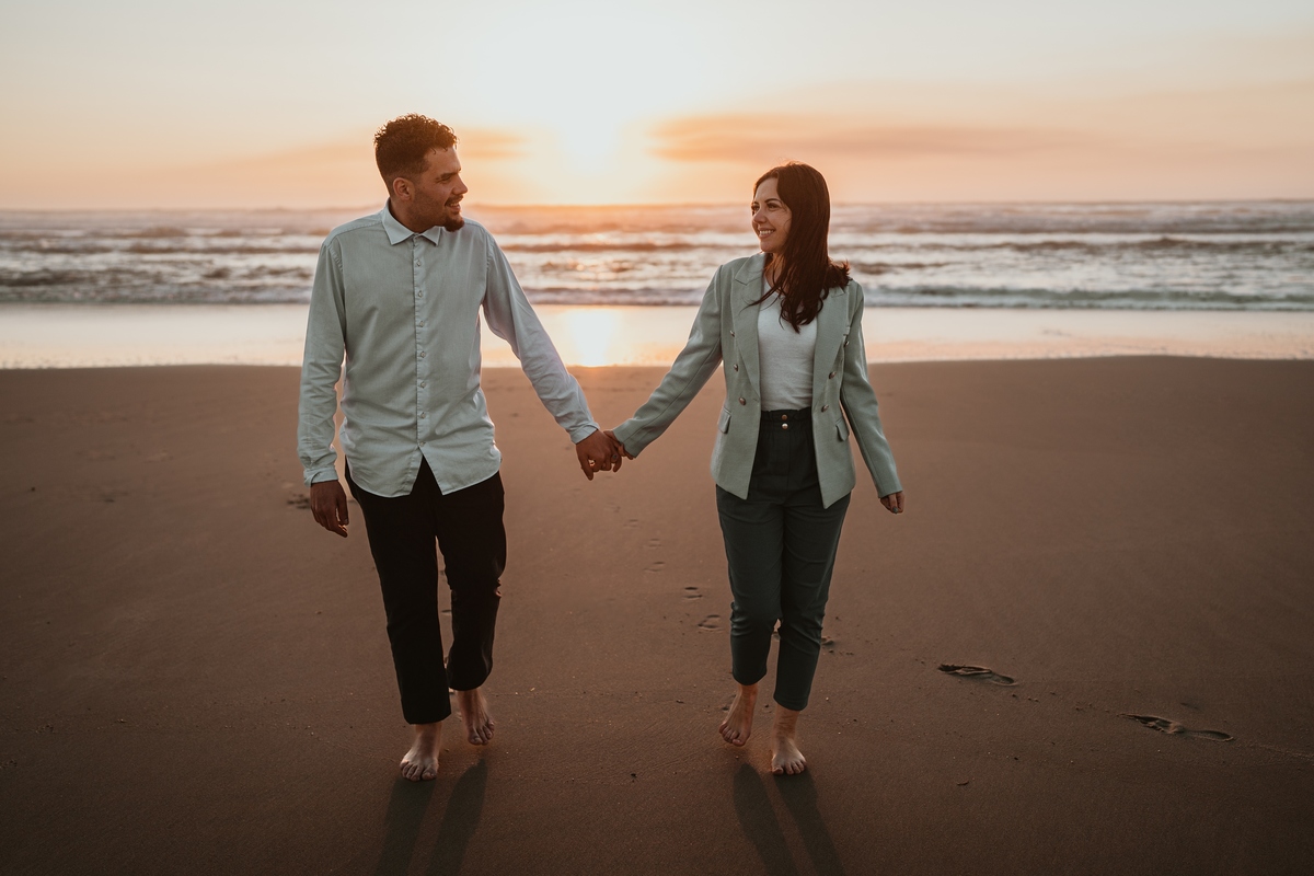 Diana e Christophe, esmoriz, foto casal pôr-so-sol cortegaça, foto casal pôr-so-sol maceda, engagement maceda, sessão engagement na praia, sessão engagement no mato, casal em ponte d emadeira esmoriz, sessão solteiros passadiços, DS STORYTELLERS