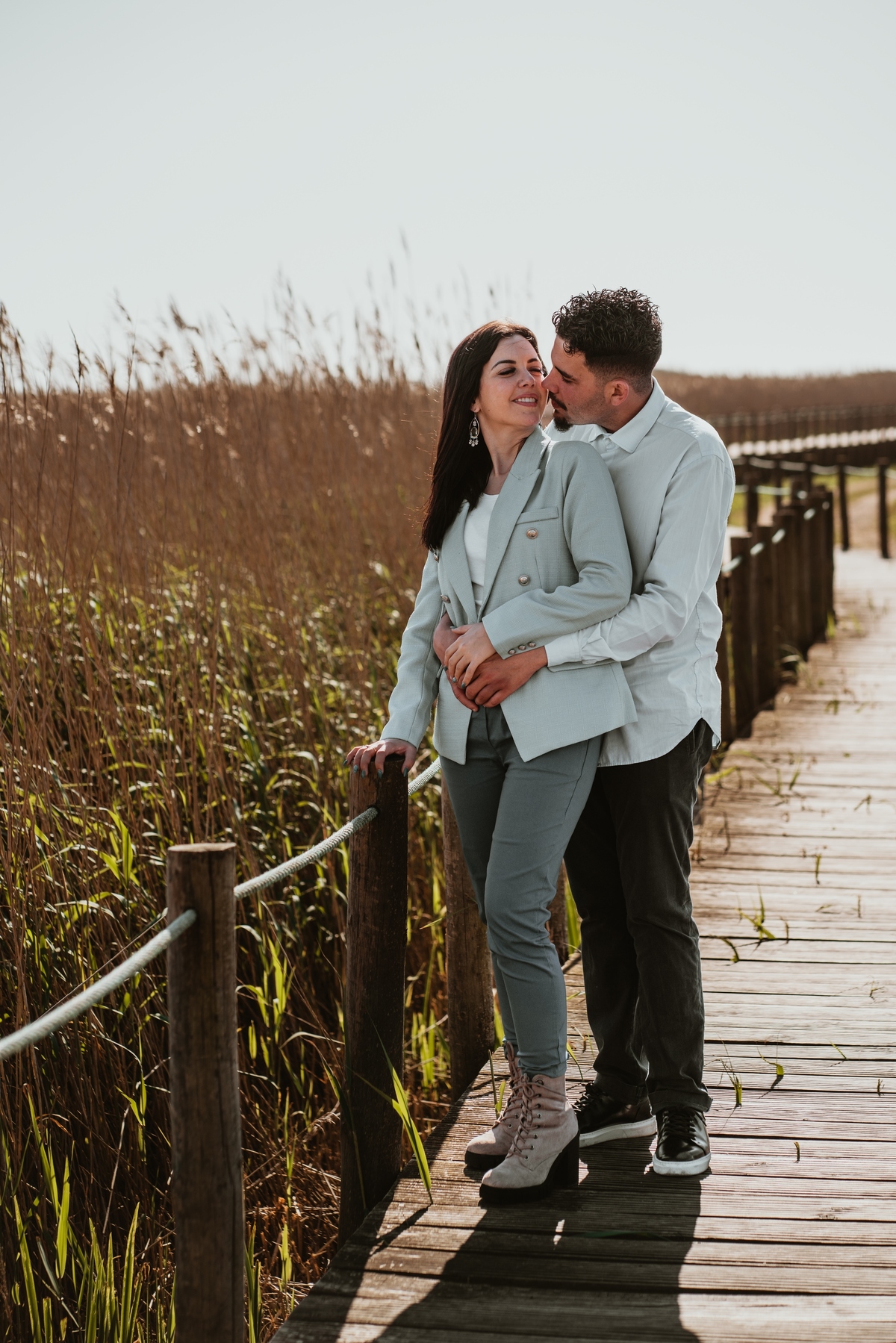 Diana e Christophe, esmoriz, foto casal pôr-so-sol cortegaça, foto casal pôr-so-sol maceda, engagement maceda, sessão engagement na praia, sessão engagement no mato, casal em ponte d emadeira esmoriz, sessão solteiros passadiços, DS STORYTELLERS