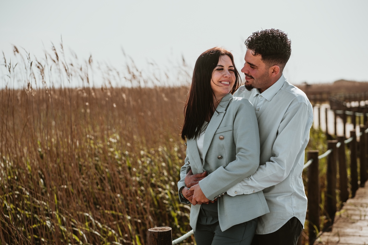 Diana e Christophe, esmoriz, foto casal pôr-so-sol cortegaça, foto casal pôr-so-sol maceda, engagement maceda, sessão engagement na praia, sessão engagement no mato, casal em ponte d emadeira esmoriz, sessão solteiros passadiços, DS STORYTELLERS