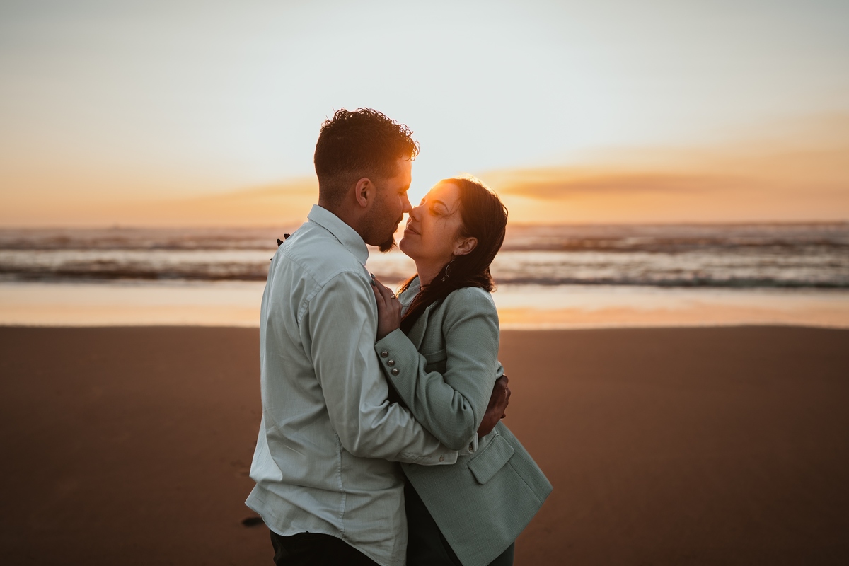Diana e Christophe, esmoriz, foto casal pôr-so-sol cortegaça, foto casal pôr-so-sol maceda, engagement maceda, sessão engagement na praia, sessão engagement no mato, casal em ponte d emadeira esmoriz, sessão solteiros passadiços, DS STORYTELLERS