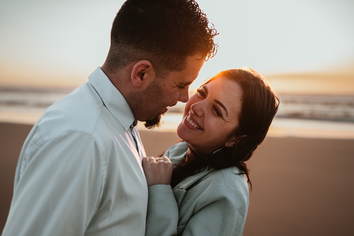 Diana e Christophe, esmoriz, foto casal pôr-so-sol cortegaça, foto casal pôr-so-sol maceda, engagement maceda, sessão engagement na praia, sessão engagement no mato, casal em ponte d emadeira esmoriz, sessão solteiros passadiços, DS STORYTELLERS