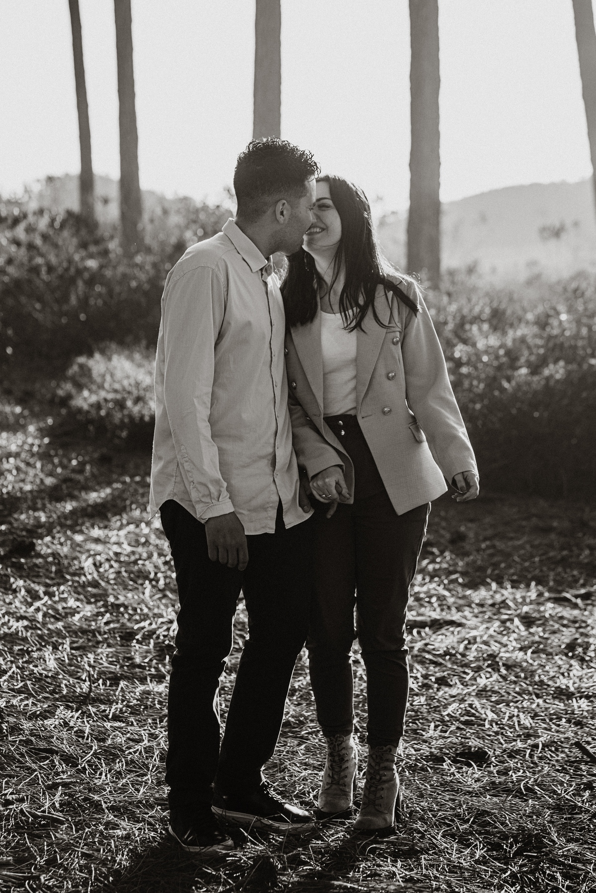 Diana e Christophe, esmoriz, foto casal pôr-so-sol cortegaça, foto casal pôr-so-sol maceda, engagement maceda, sessão engagement na praia, sessão engagement no mato, casal em ponte d emadeira esmoriz, sessão solteiros passadiços, DS STORYTELLERS