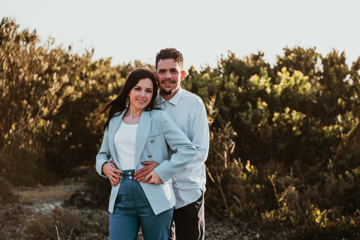 Diana e Christophe, esmoriz, foto casal pôr-so-sol cortegaça, foto casal pôr-so-sol maceda, engagement maceda, sessão engagement na praia, sessão engagement no mato, casal em ponte d emadeira esmoriz, sessão solteiros passadiços, DS STORYTELLERS