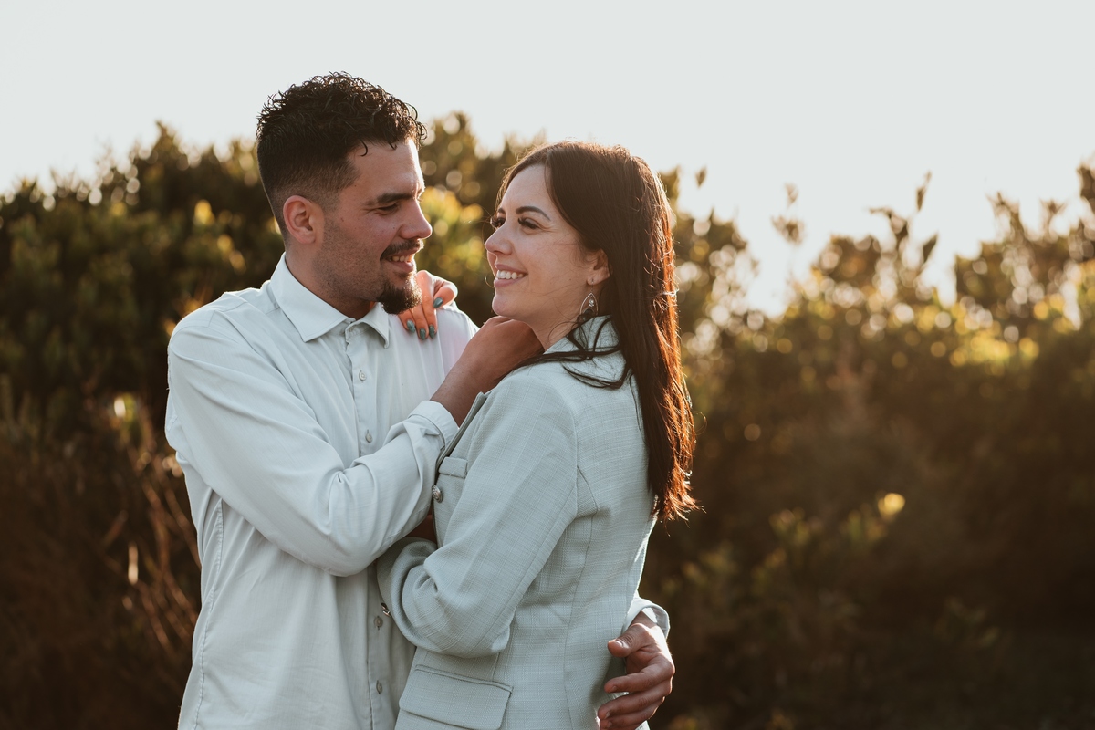 Diana e Christophe, esmoriz, foto casal pôr-so-sol cortegaça, foto casal pôr-so-sol maceda, engagement maceda, sessão engagement na praia, sessão engagement no mato, casal em ponte d emadeira esmoriz, sessão solteiros passadiços, DS STORYTELLERS