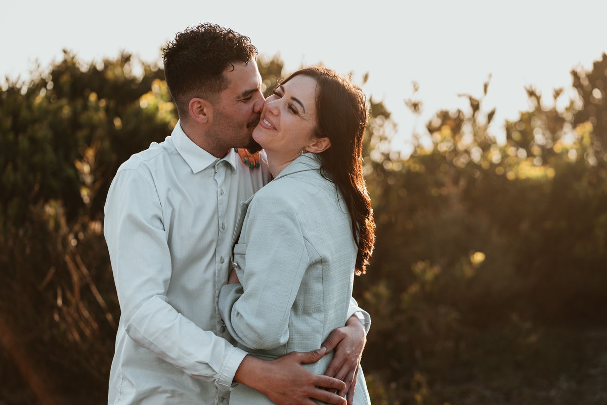 Diana e Christophe, esmoriz, foto casal pôr-so-sol cortegaça, foto casal pôr-so-sol maceda, engagement maceda, sessão engagement na praia, sessão engagement no mato, casal em ponte d emadeira esmoriz, sessão solteiros passadiços, DS STORYTELLERS