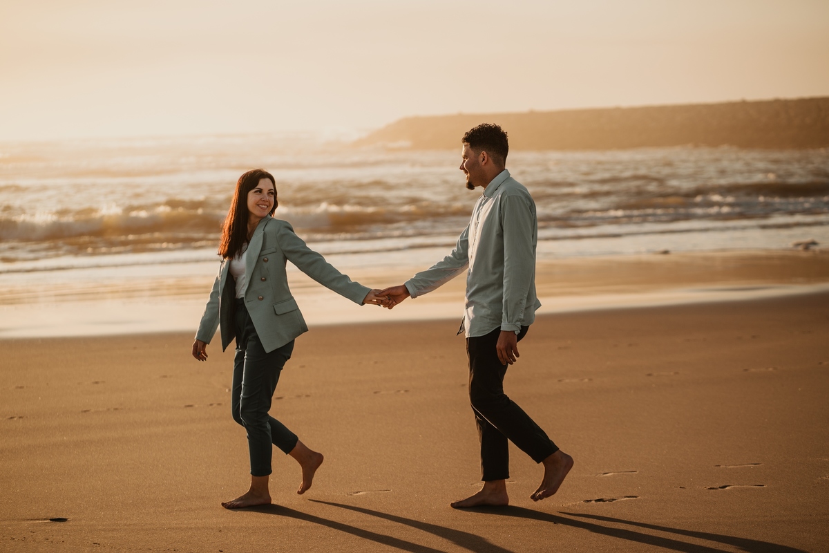 Diana e Christophe, esmoriz, foto casal pôr-so-sol cortegaça, foto casal pôr-so-sol maceda, engagement maceda, sessão engagement na praia, sessão engagement no mato, casal em ponte d emadeira esmoriz, sessão solteiros passadiços, DS STORYTELLERS