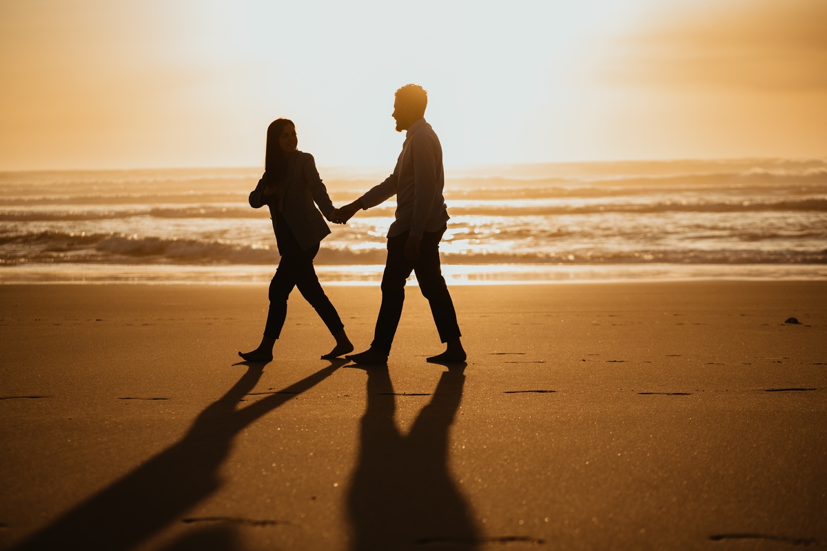 Diana e Christophe, esmoriz, foto casal pôr-so-sol cortegaça, foto casal pôr-so-sol maceda, engagement maceda, sessão engagement na praia, sessão engagement no mato, casal em ponte d emadeira esmoriz, sessão solteiros passadiços, DS STORYTELLERS