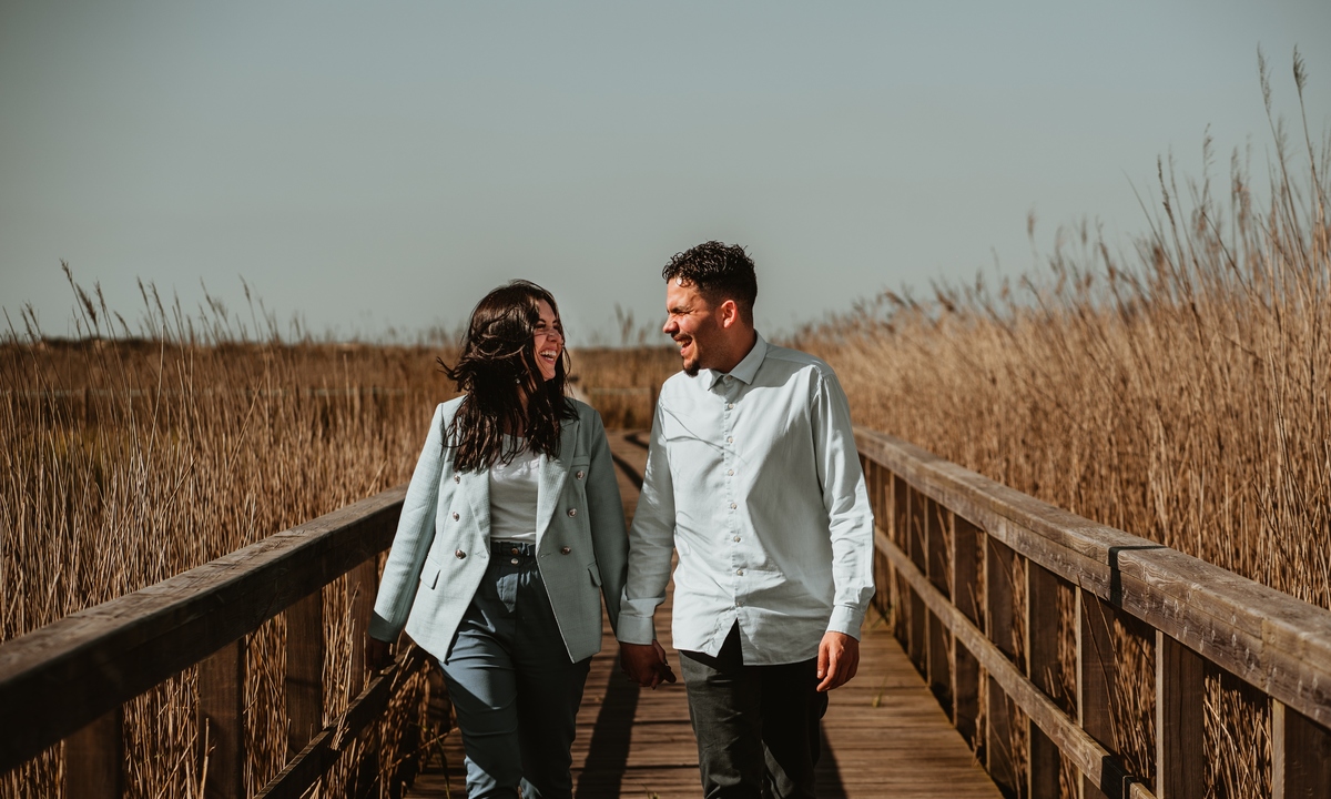 Diana e Christophe, esmoriz, foto casal pôr-so-sol cortegaça, foto casal pôr-so-sol maceda, engagement maceda, sessão engagement na praia, sessão engagement no mato, casal em ponte d emadeira esmoriz, sessão solteiros passadiços, DS STORYTELLERS