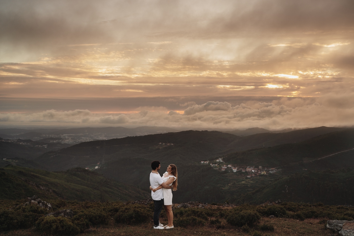 Isabella e Filipe, fotografia noivado serra da freita ao pôs-do-sol, fotografia de casamento serra da freita, sessão engagement serra da freita, ds storytellers serra da freita,