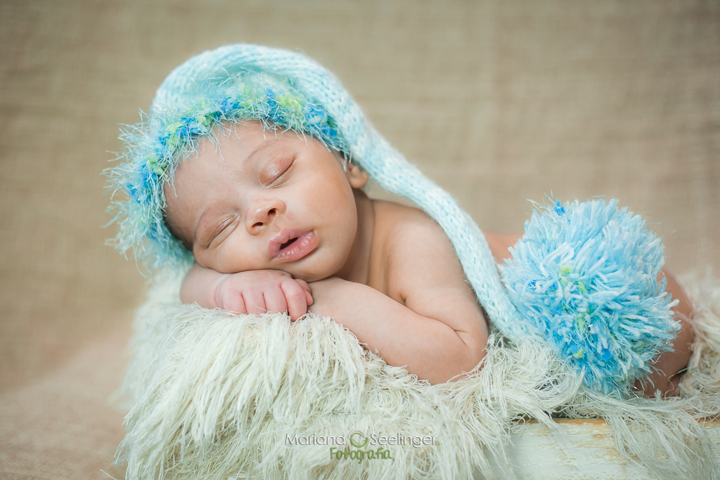 Fotografia newborn de recém nascidos realizada porMariana Seelinger fotógrafa de casamentos e Familias
