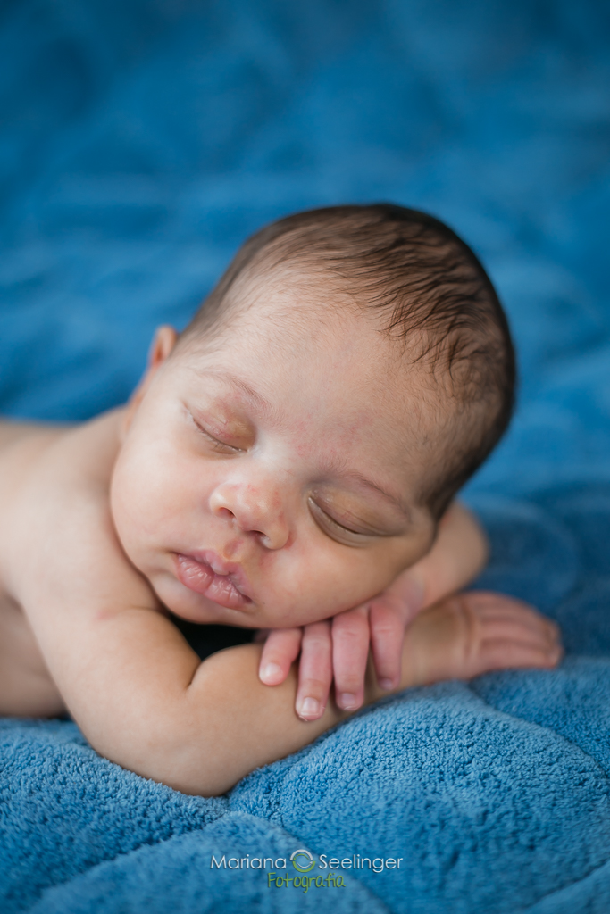 Fotografia newborn de recém nascidos realizada porMariana Seelinger fotógrafa de casamentos e Familias