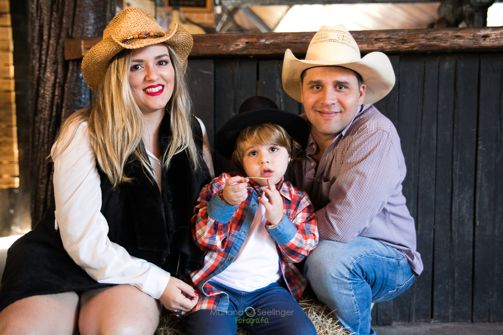Ensaio fotográfico de família estilo country sertanejo por mariana seelinger fotografia de casamentos e familias