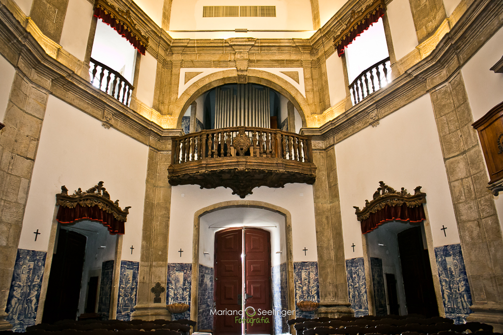 Fotografia do coro da igreja do outeiro da gloria em rio de janeiro registro de mariana seelinger fotografa de casamentos e familias