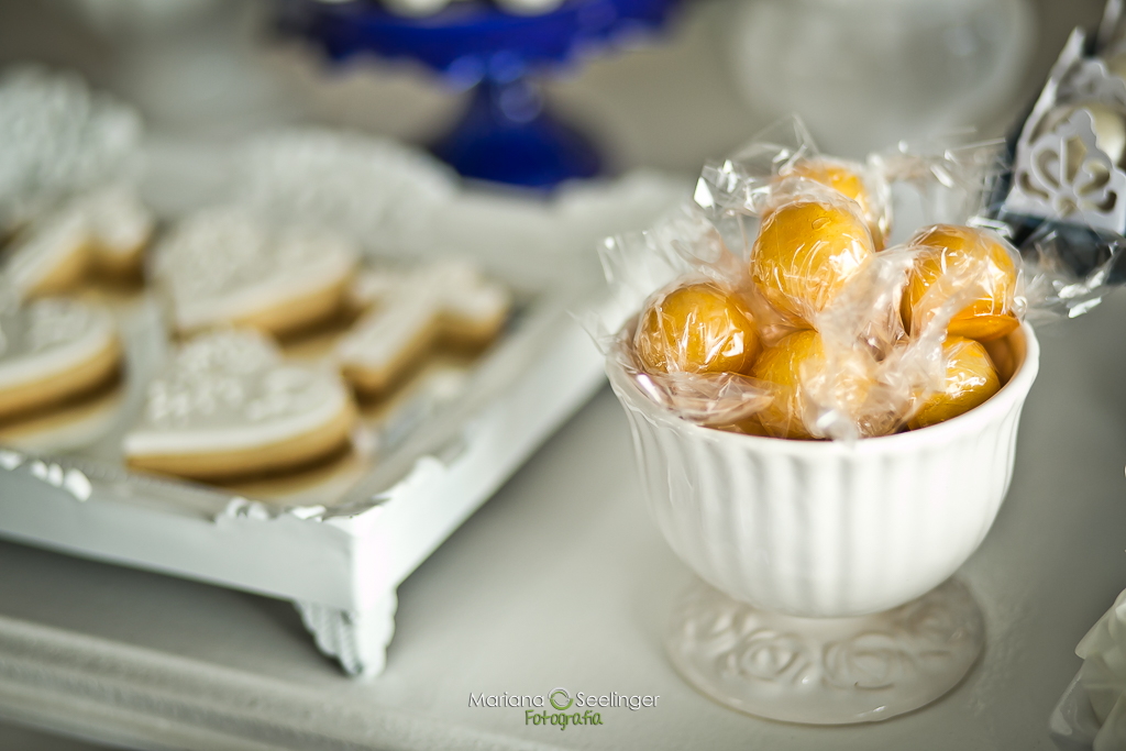 decoração de batizado branca e azul marinho tema ovelhinhas e anjos por mariana seelinger fotógrafa de casamentos e familias em rio de janeiro e nitero