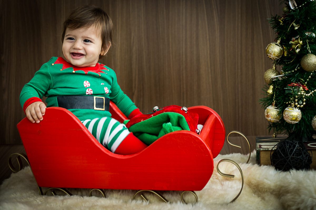 Foto de Bebê elpho elfo ajudante do papai noel emregistro de mariana seelinger fotógrafa de casamentos e famílias em niterói rj