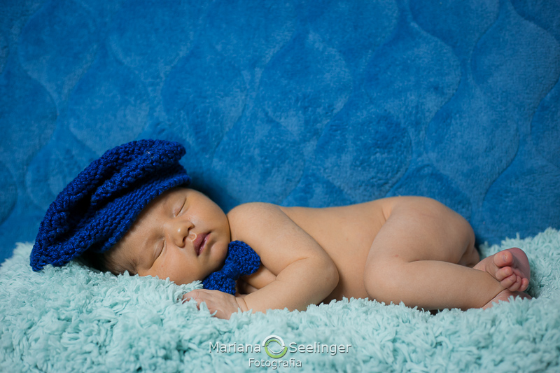 dormindo como um anjinho Francisco posa para a fotógrafa Mariana Seelinger em seu ensaio newborn