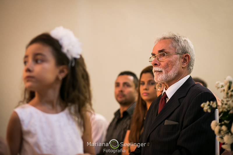 o pai da noiva e os convidados em casamento no Rio de Janeiro por Mariana Seelinger Fotografia