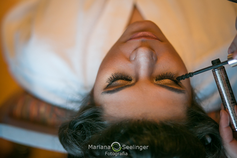 a maquiagem da noiva Leila em fotografia por Mariana Seelinger