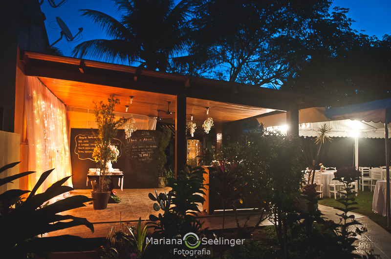 o local do casamento ao entardecer em fotografia por Mariana Seelinger