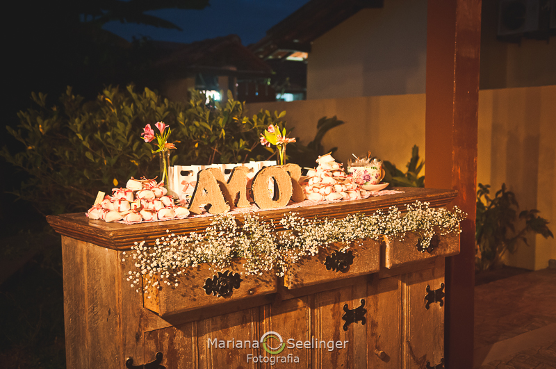 a decoração da mesa de doces em fotografia por Mariana Seelinger
