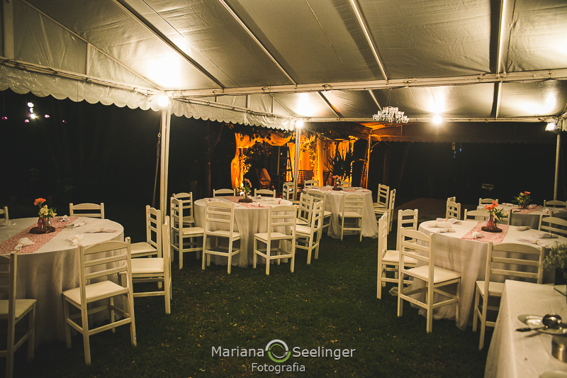 o salão onde o casamento de Thais e Adriano foi realizado em Niterói - RJ por Mariana Seelinger Fotografia